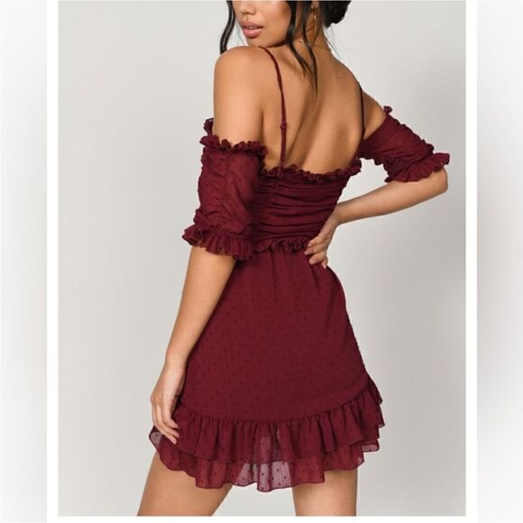 Tobi Cold Shoulder Ruffled Mini Dress In Burgundy | Size Small - Picture 3 of 7